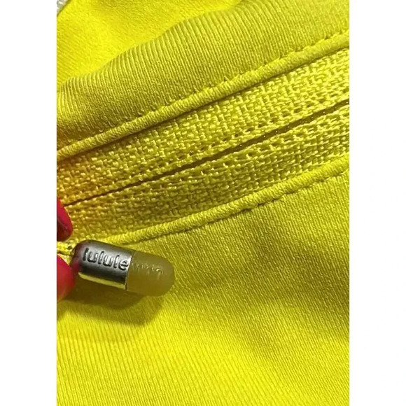 Lululemon Speed Up Casual Shorts Womens Yellow Zipper Front Pockets Size 6 - Picture 4 of 5